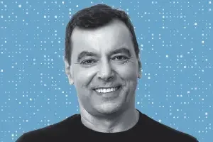 הָאִישׁ הֶחָכָם שֶׁמְּלַמֵּד מְכוֹנִיּוֹת לִנְהֹג