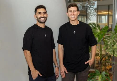 גיבורי-על דיגיטליים: איך שני ישראלים בונים מגן בלתי נראה לאינטרנט?