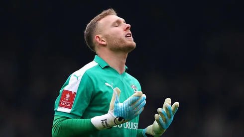 דָּנִיאֵל הַשּׁוֹעֵר: גִּבּוֹר עַל עִם כַּפְפוֹת